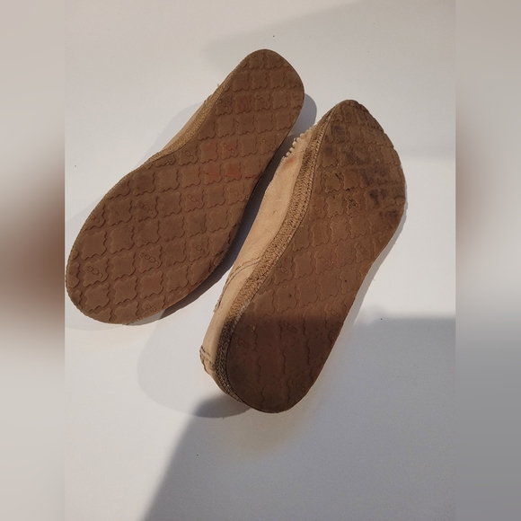UGG Loafers 9.5 - Picture 3 of 3